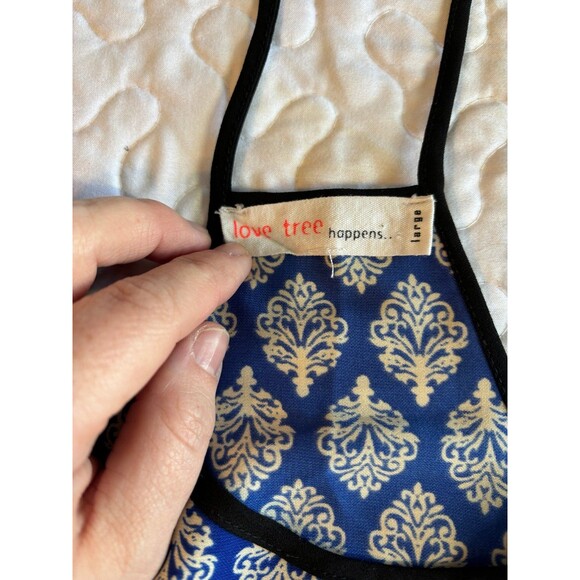 Love tree happens silky loose tank top size large - Picture 4 of 6